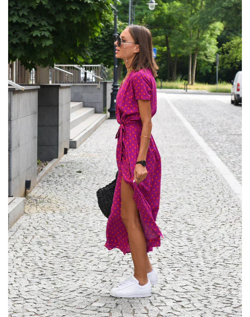 Zorelle - Elegancka Sukienka z Dekoltem w Serek i Modelującym Krojem