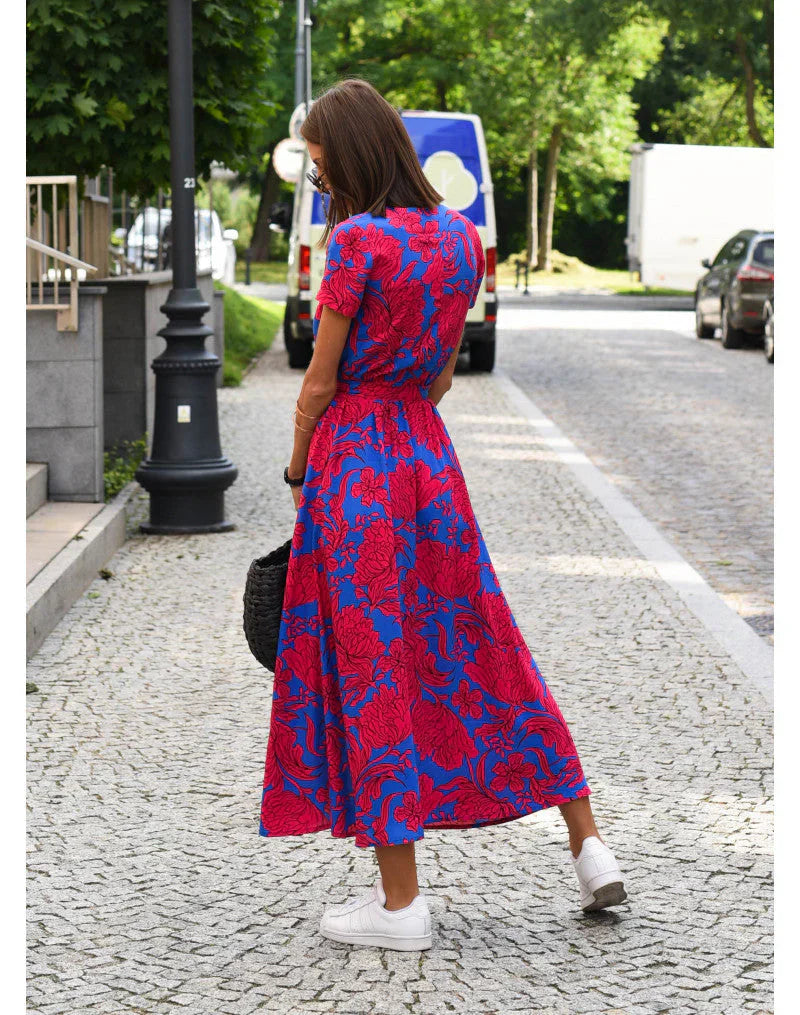Zorelle - Elegancka Sukienka z Dekoltem w Serek i Modelującym Krojem