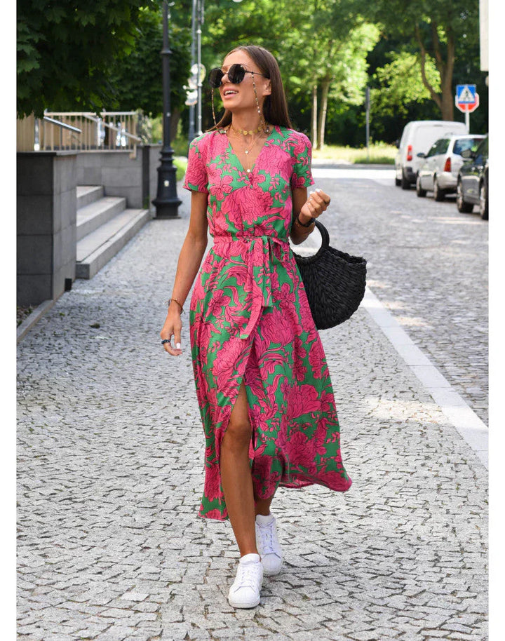 Zorelle - Elegancka Sukienka z Dekoltem w Serek i Modelującym Krojem