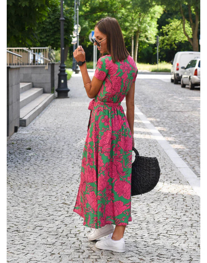 Zorelle - Elegancka Sukienka z Dekoltem w Serek i Modelującym Krojem