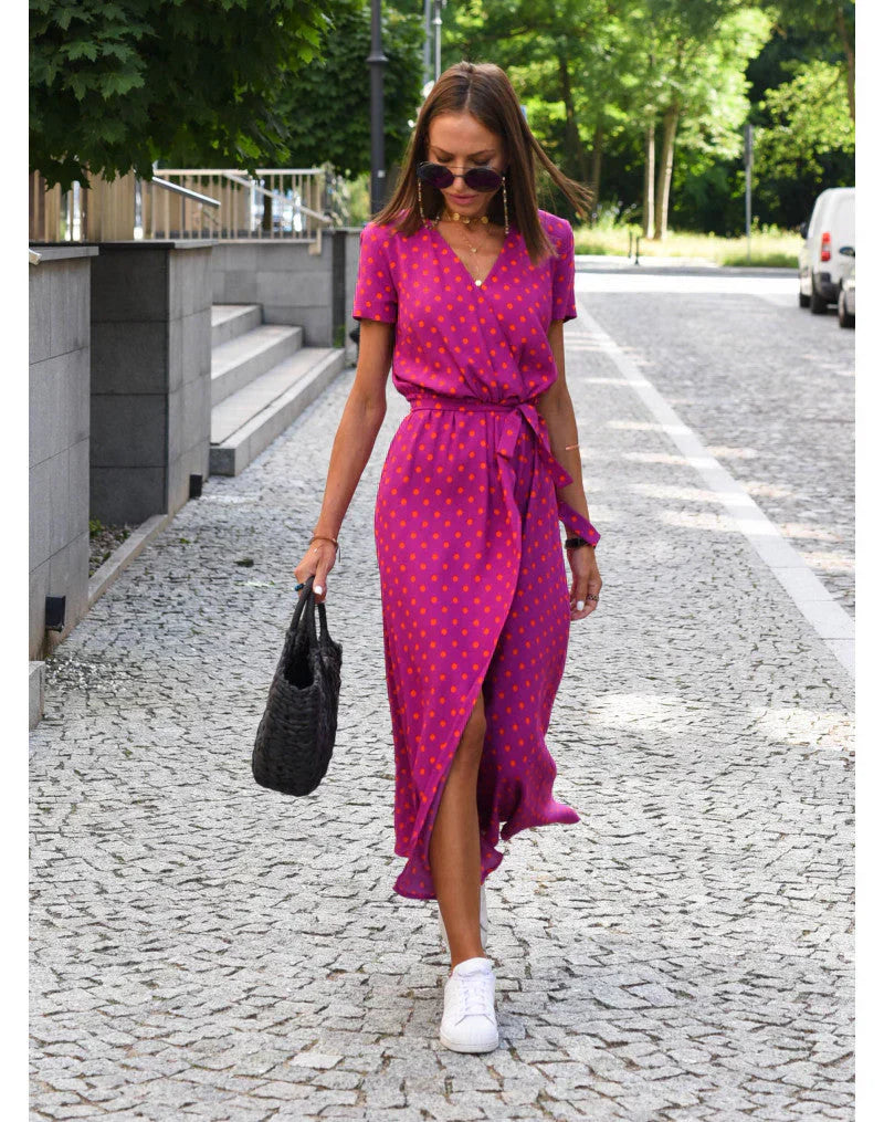 Zorelle - Elegancka Sukienka z Dekoltem w Serek i Modelującym Krojem