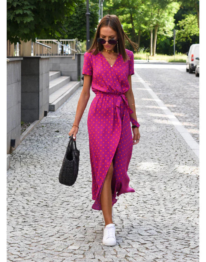 Zorelle - Elegancka Sukienka z Dekoltem w Serek i Modelującym Krojem