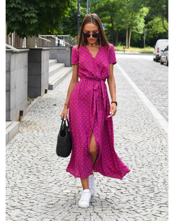 Zorelle - Elegancka Sukienka z Dekoltem w Serek i Modelującym Krojem