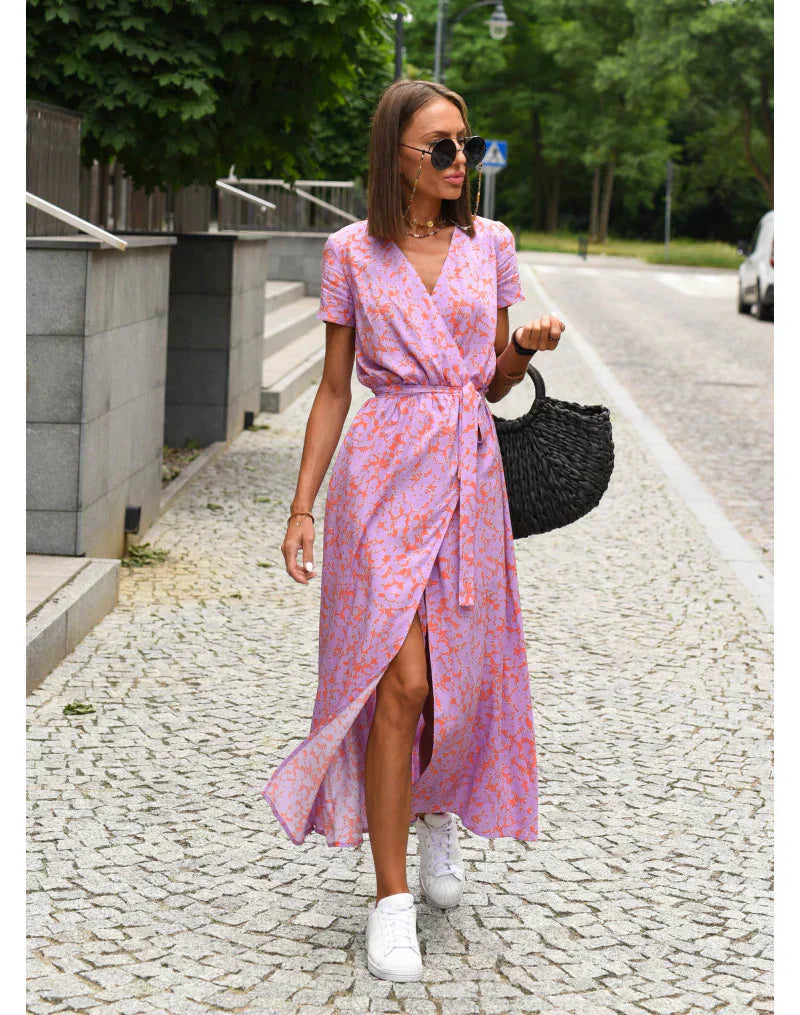 Zorelle - Elegancka Sukienka z Dekoltem w Serek i Modelującym Krojem